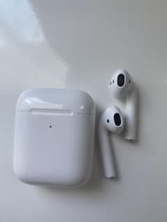 【チャンマインフン様専用】 AirPods 第二世代(ワイヤレス充電対応)のサムネイル