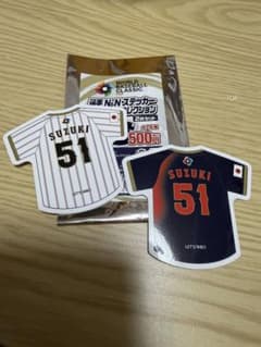 え*)様 WBC 鈴木選手 ユニフォーム型ステッカー 2枚セットのサムネイル