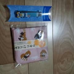 ドナルドダックの爪切りとレサーパンダハンカチのサムネイル