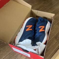 新品New Balance 570 23cmネイビー/オレンジ スニーカーのサムネイル