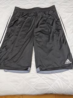 ミ*ツ様 adidas 黒 ストライプ ショートパンツのサムネイル