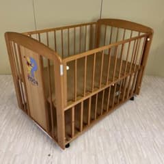 ☆除菌清掃済☆　カトージ　くまのプーさん　ベビーベッド　ライトブラウン ☆除菌清掃済☆ カトージ くまのプーさん ベビーベッド ライトブラウン