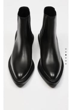 【完売品】ZARA ポインテッドレザーショートブーツ　サイドゴアブーツ　ヒールのサムネイル