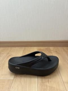 OOFOS OOmega サンダル ブラック【右足のみ】のサムネイル