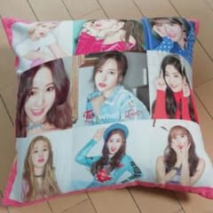 TWICE　クッションのサムネイル