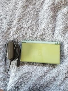 ジャンク品　ニンテンドーDS lite　充電器付きのサムネイル