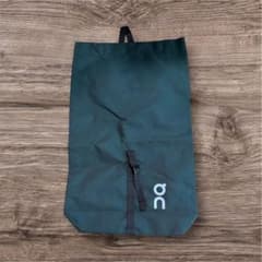 【新品・未使用】On リュックバッグ　ダークグリーンのサムネイル