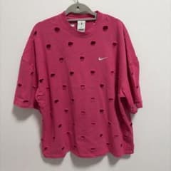NIKE × JACQUEMUS カットアウト Tシャツ ピンクのサムネイル