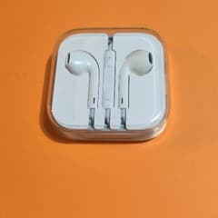 新品  iphone  イヤホン シール付きのサムネイル