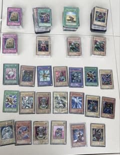 初期・2期中心】遊戯王 まとめ売り 700枚以上 光り物、青眼、等 - メルカリ