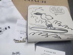 COACH スヌーピー 二つ折り財布【新品未使用】のサムネイル