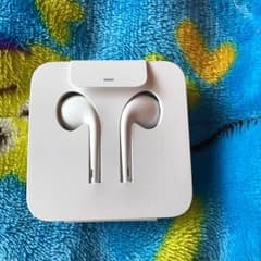 正規品 イヤホンのサムネイル