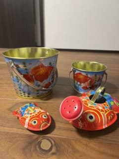 金魚ブリキ　じょうろ　バケツのサムネイル
