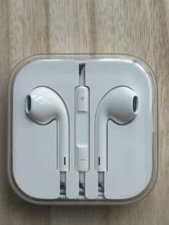 apple純正　iphone イヤホンジャック新品　未使用のサムネイル