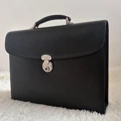 アクアスキュータム ブリーフケース ダレスバッグ 黒 レザー 鍵付き