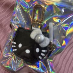 ハローキティ　黒　チャームのサムネイル