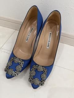 MANOLO BLAHNIK ハンギシ サテン パンプス ビジュー 35.5のサムネイル