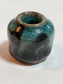 小さい手作り陶器Aのサムネイル