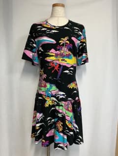 【新品タグ付】LOVE MOSCHINO サーフ総柄 ワンピース ブラック 42 新品タグ付】LOVE MOSCHINO サーフ総柄 ワンピース ブラック 42 - メルカリ