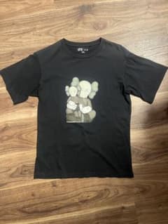 UNIQLO UT KAWS コラボ Tシャツ 160cmのサムネイル