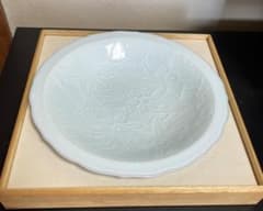 ナルミボーンチャイナ 　白耀耀磁器　深盛皿 　木箱入り。のサムネイル