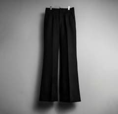 黒 フレアパンツ センタープレス　shikitariのサムネイル