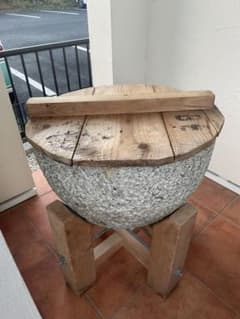 石臼　めだか　餅つき　岐阜発　引き取り年内限定　土台　蓋付き 石臼 餅つき 蓋付き 土台付き ※引き取り限定 岐阜県 - メルカリ