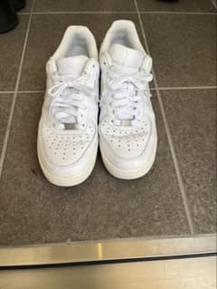 Nike Air Force 1 ホワイト スニーカーのサムネイル