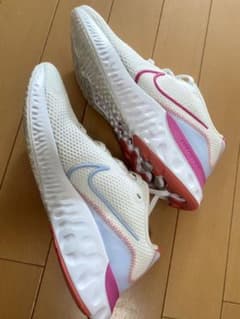 再値下げ中‼︎ ナイキ ウィメンズ リニュー ラン　24.5㎝のサムネイル
