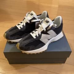 (1月10日まで)newbalance ニューバランス　327 黒のサムネイル
