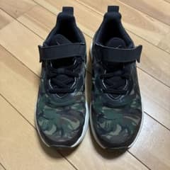 adidas キッズ スニーカー カモフラ柄 ベルクロのサムネイル