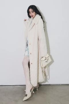 【新品タグ付き】ANDREA&Co. 毛皮　ファーコート　ホワイト　FREE andrea&co AUBREY ヘリンボーンファーコート 新品タグ付き - メルカリ