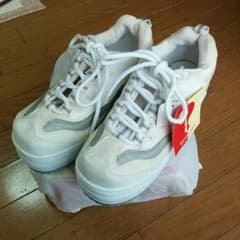 厚底スニーカーのサムネイル