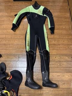 【破格！】【ワールドダイブ】ドライスーツ　超美品のサムネイル