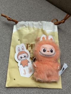 ラブブイニシャルマスコット　J POPMART正規品のサムネイル