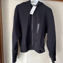 ユニクロドライスウェットクロップドフルジップパーカーのサムネイル