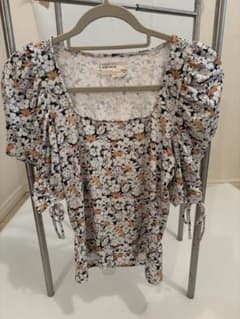 【一掃したい値下げ】TED BAKER フラワープリント トップス