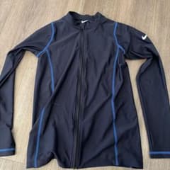 美品　NIKE ラッシュガード 160cm ネイビーのサムネイル