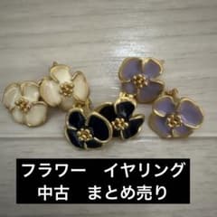 フラワーモチーフ イヤリング 3色セットのサムネイル