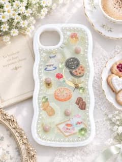 iPhone17eケース ハンドメイド デコ パール スイーツ カフェ風　緑