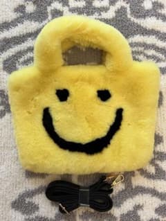 新品✨️手触り抜群✨️フェイクファー✨️エコファーバッグ✨️ニコちゃん☻のサムネイル