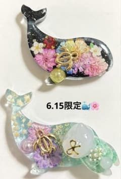 再販不可。クジラ＆ねこ♥マトリカリアレジンヘアゴムブローチ - メルカリ