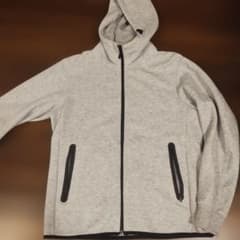 UNIQLO グレー フルジップ スウェットパーカーのサムネイル