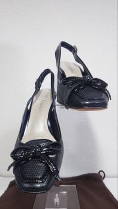 【新品•未使用】manu パンプス ブラック 23cm バックストラップのサムネイル
