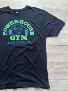 USAコロラド州ソーントンPOWERHOUSE GYMグラフィックTシャツXL USAコロラド州ソーントンPOWERHOUSE GYMグラフィックTシャツXL - メルカリ
