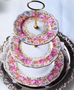 ロイヤルアルバート セレナ スリーティアーズ スタンド F4 - メルカリ