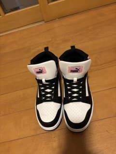 Puma ハイカットスニーカー ホワイト/ブラック/ピンクのサムネイル