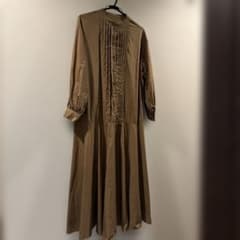 ジュノア　ピンタック シャツワンピース ブラウン ロング丈のサムネイル