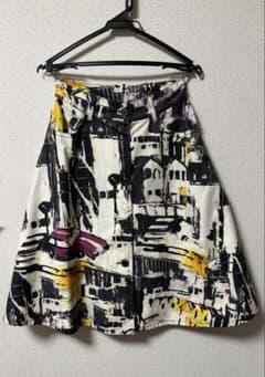 PRADA アート柄 フレアスカート ひざ丈 ほつれあり - メルカリ