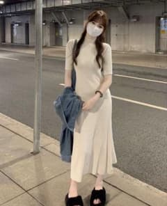 ハイネック ニットロングワンピース ベージュのサムネイル